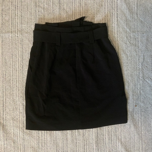 Black Paperbag mini skirt with bow - Picture 7 of 9